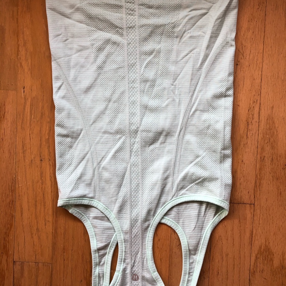 Lululemon running top